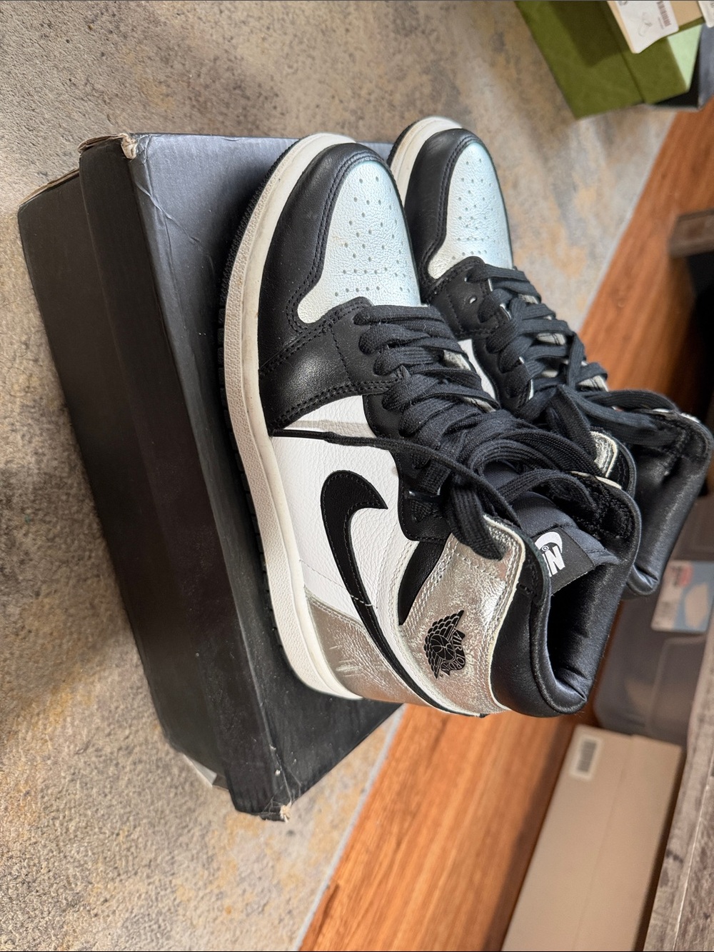 Nike Air Jordan 1 Mid - Silver Top